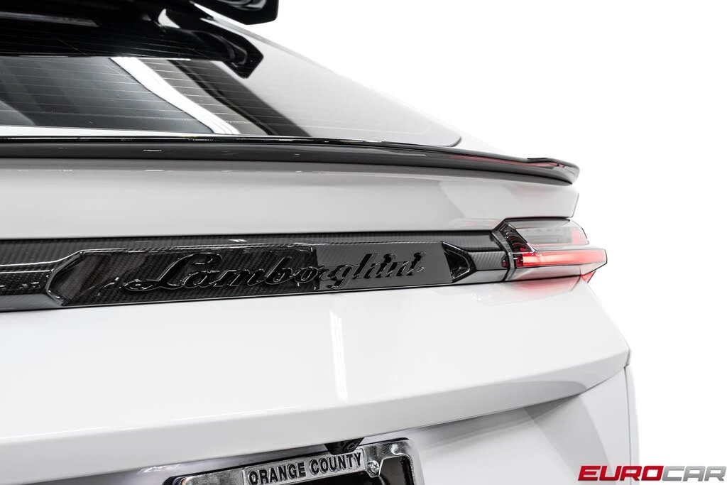 2024 Lamborghini Urus Performante - Image 28 of 31