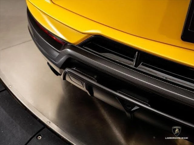 2024 Lamborghini Urus Performante - Image 27 of 31