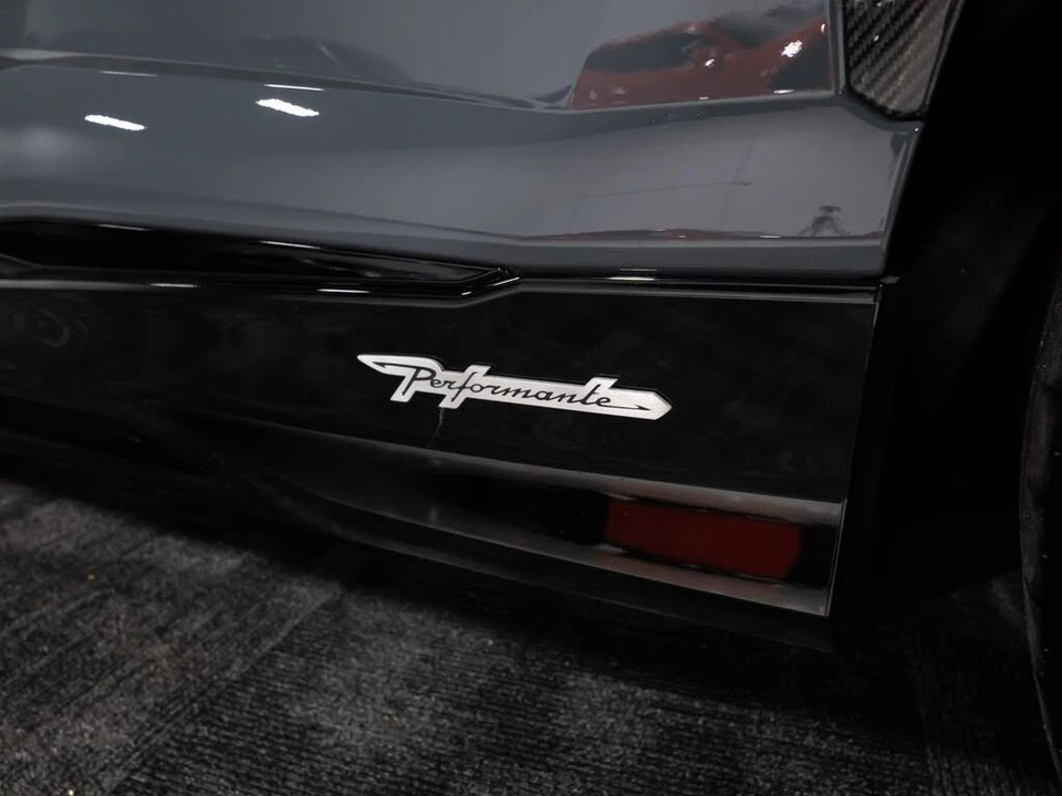 2024 Lamborghini Urus Performante - Image 24 of 31