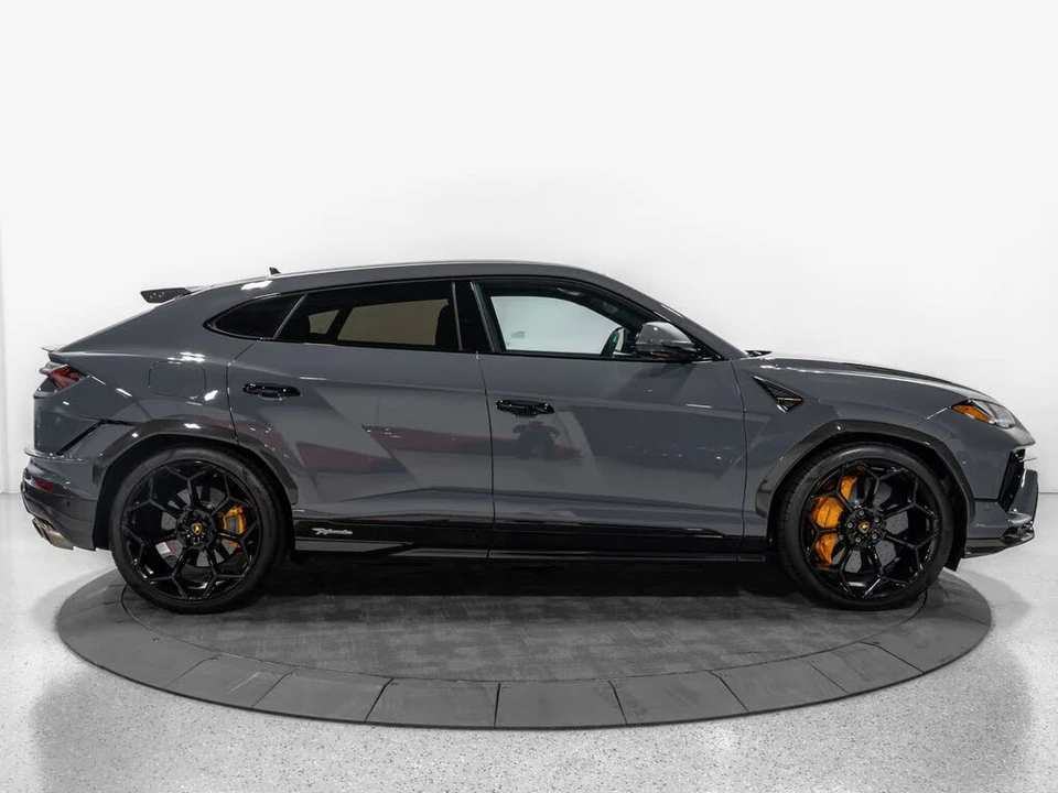 2024 Lamborghini Urus Performante - Image 10 of 31