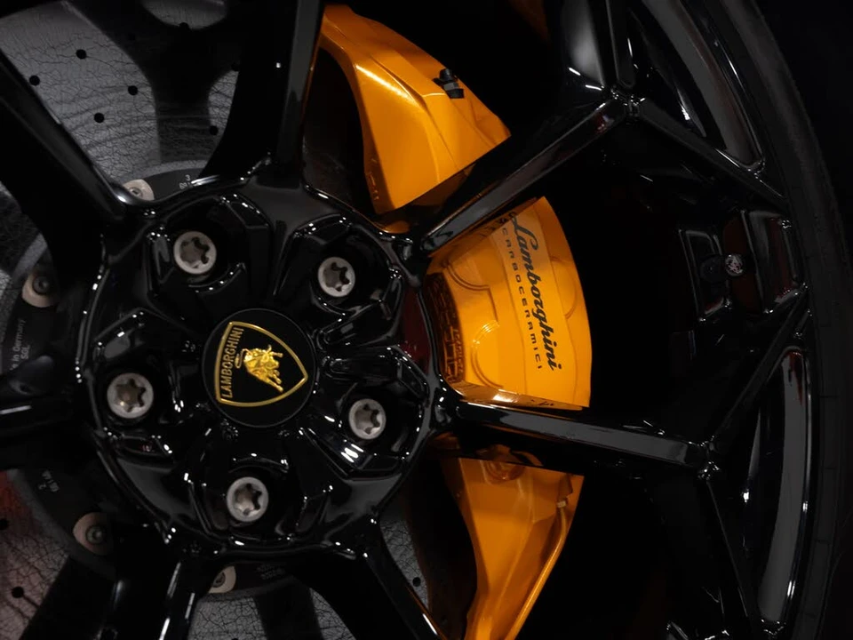 2024 Lamborghini Urus Performante - Image 23 of 31