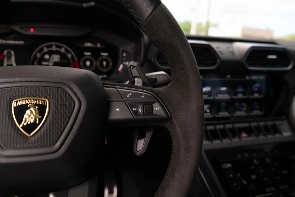 2024 Lamborghini Urus Performante - Image 19 of 31