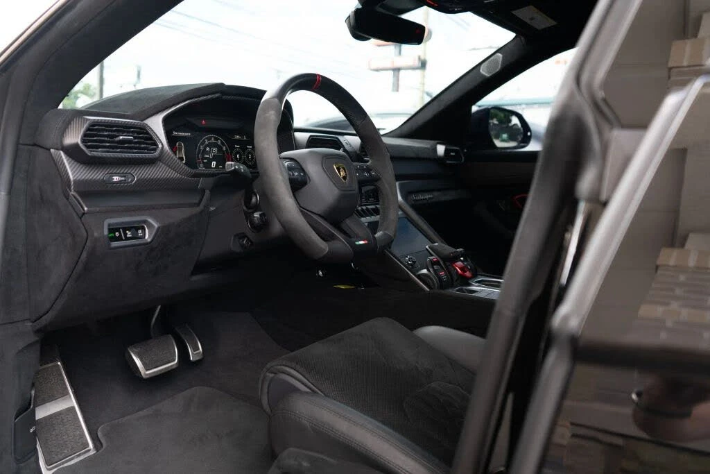 2024 Lamborghini Urus Performante - Image 17 of 31