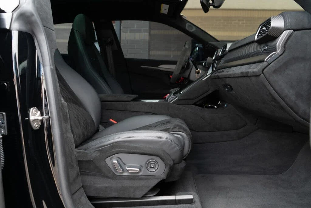 2024 Lamborghini Urus Performante - Image 25 of 31