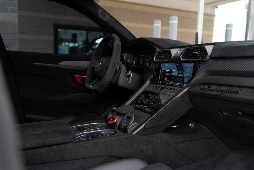 2024 Lamborghini Urus Performante - Image 28 of 31