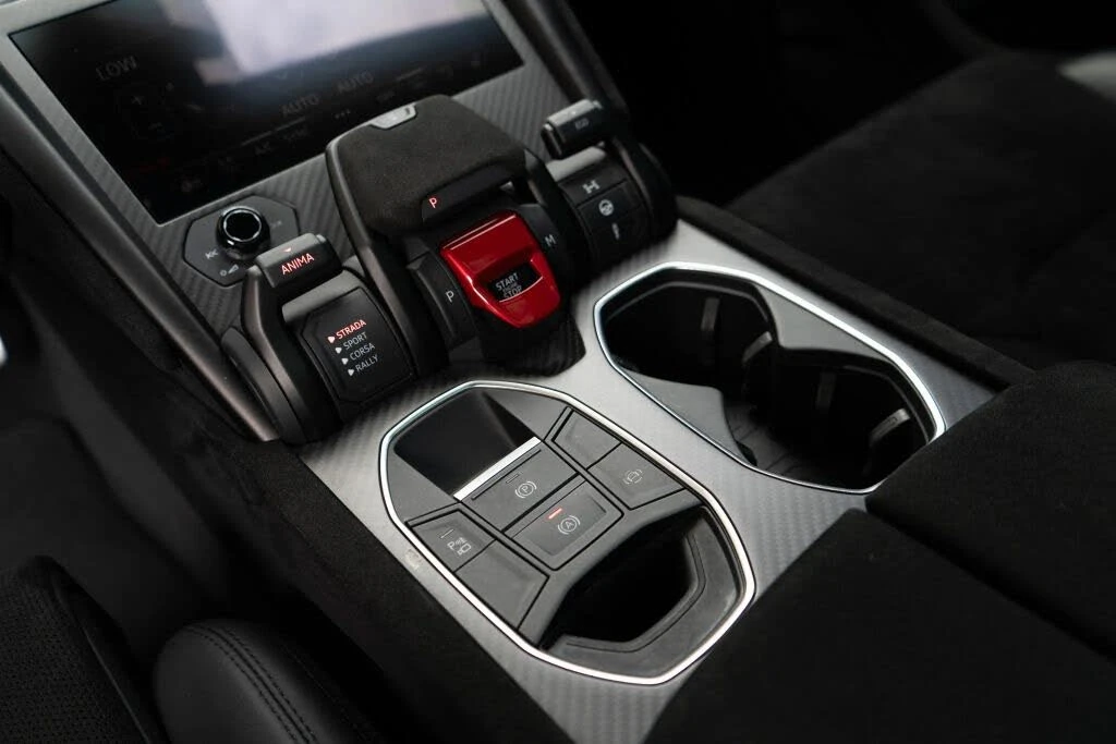 2024 Lamborghini Urus Performante - Image 24 of 31