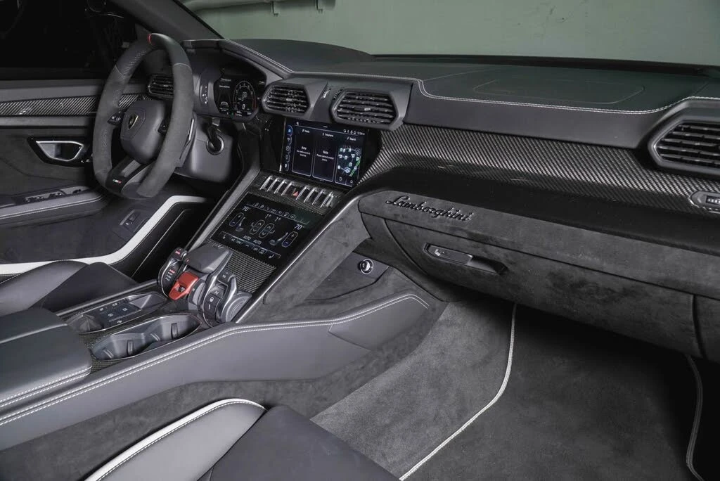 2024 Lamborghini Urus Performante - Image 19 of 31