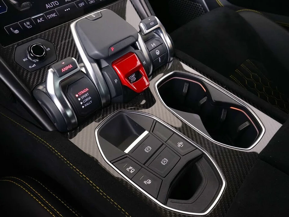 2024 Lamborghini Urus Performante - Image 28 of 31