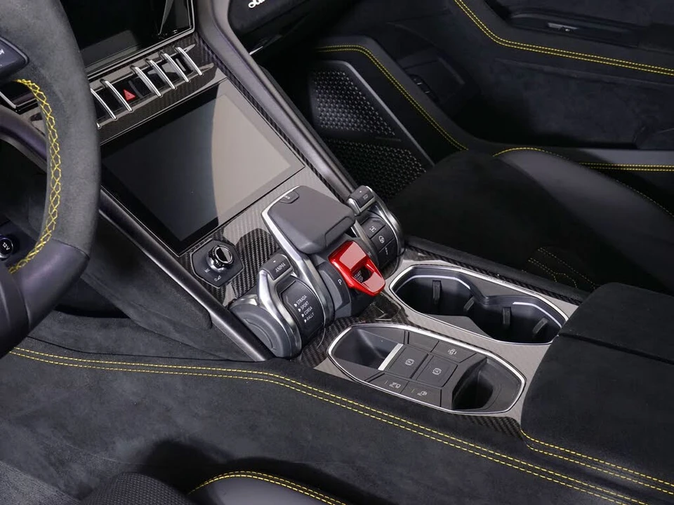 2024 Lamborghini Urus Performante - Image 29 of 31