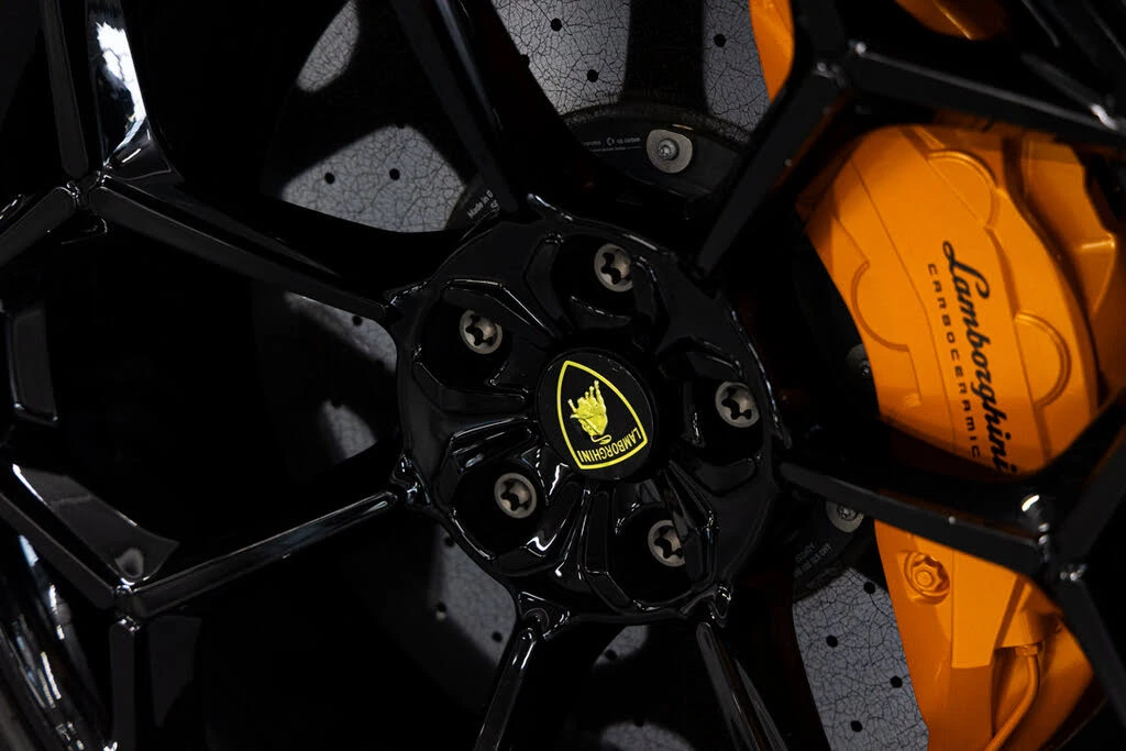 2024 Lamborghini Urus Performante - Image 19 of 31