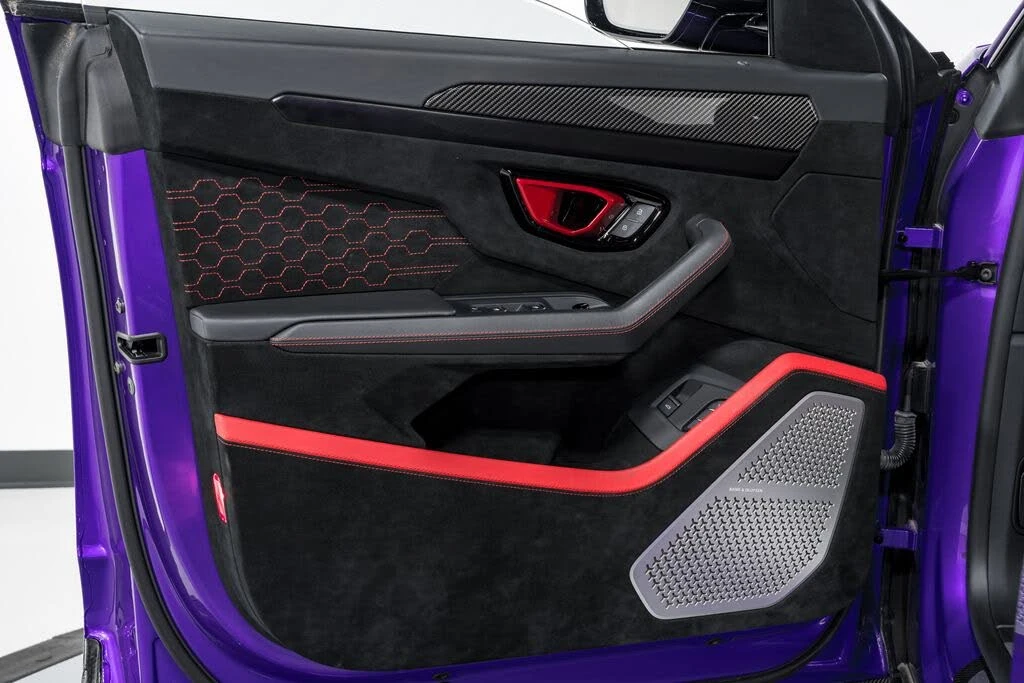 2024 Lamborghini Urus Performante - Image 9 of 31