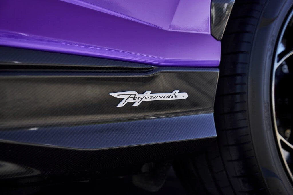 2024 Lamborghini Urus Performante - Image 15 of 31