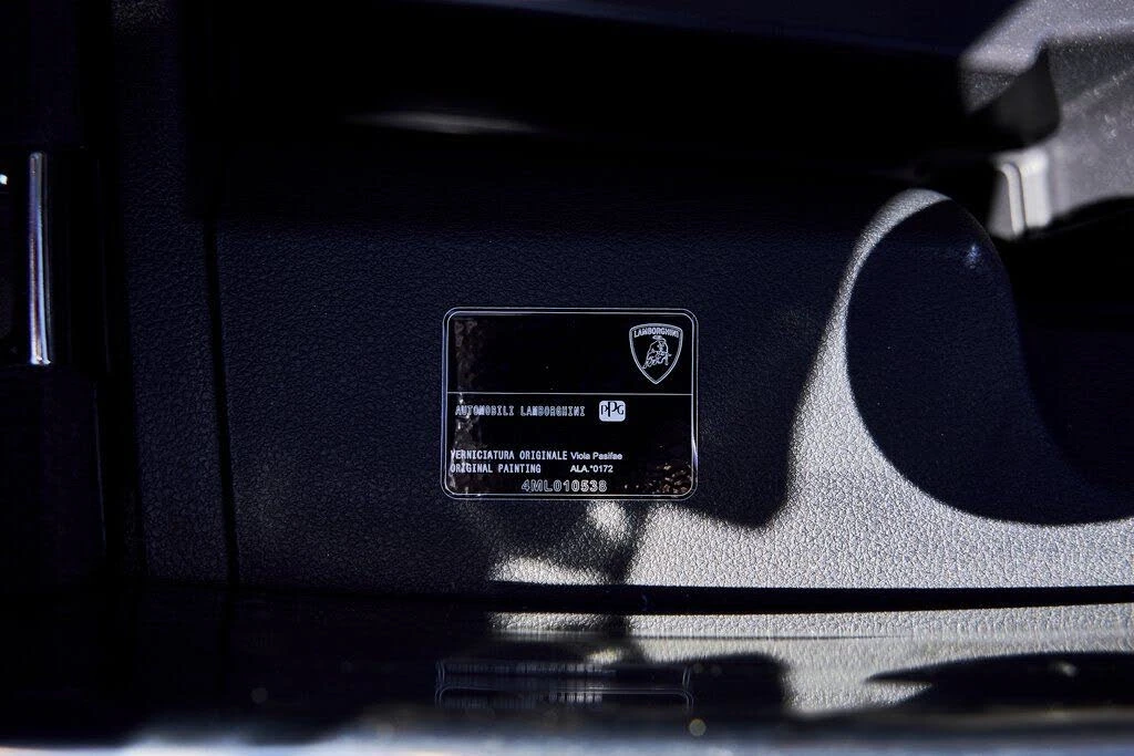 2024 Lamborghini Urus Performante - Image 27 of 31