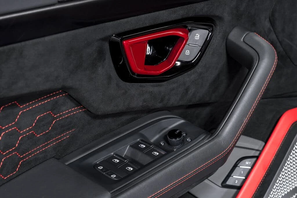 2024 Lamborghini Urus Performante - Image 10 of 31
