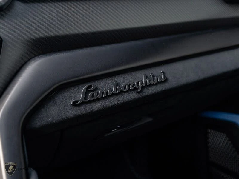 2024 Lamborghini Urus Performante - Image 14 of 30