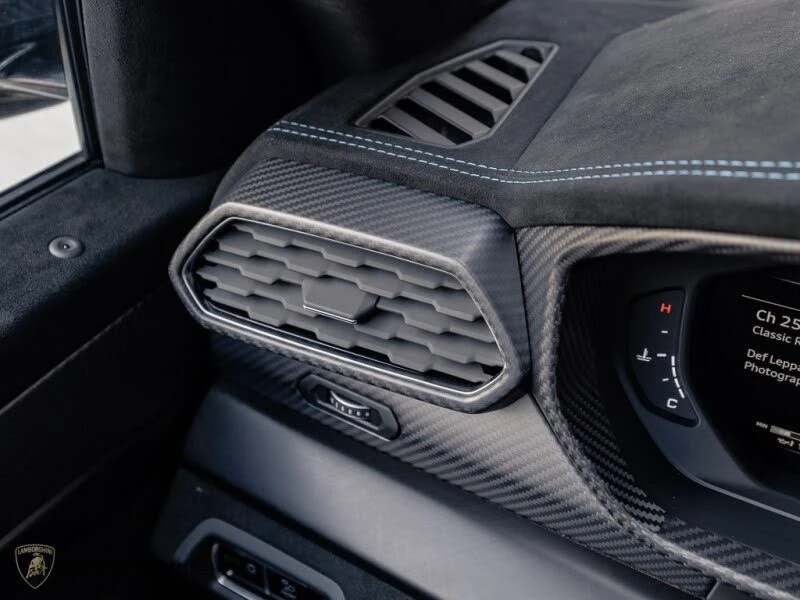 2024 Lamborghini Urus Performante - Image 16 of 30