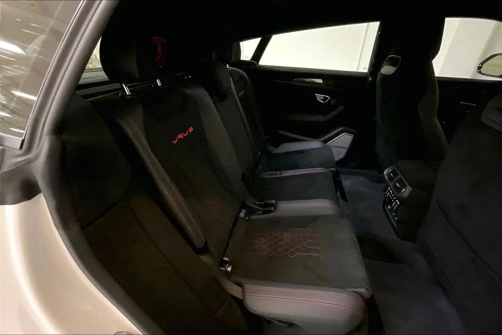 2024 Lamborghini Urus Performante - Image 28 of 31