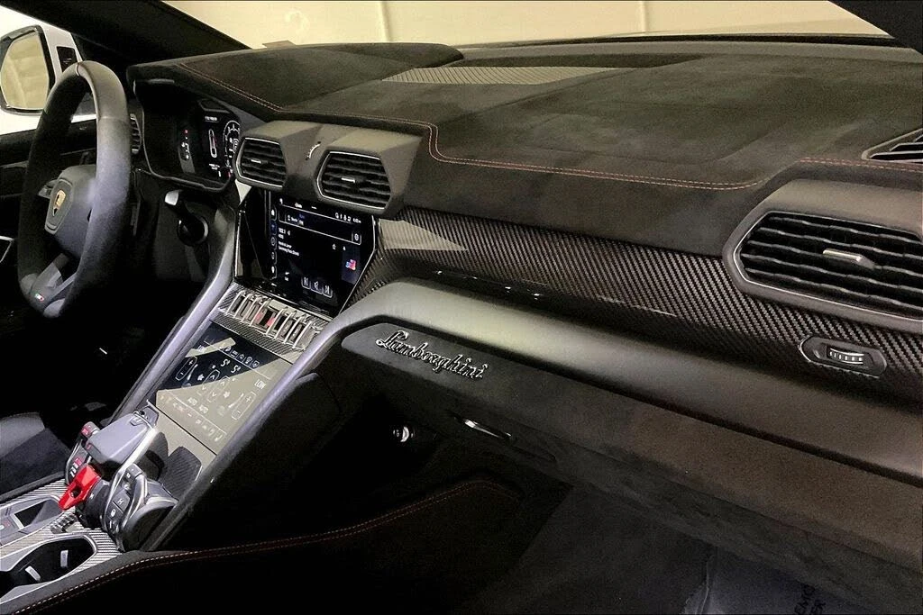 2024 Lamborghini Urus Performante - Image 13 of 31