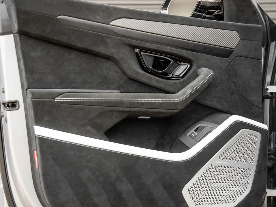 2024 Lamborghini Urus Performante - Image 27 of 31