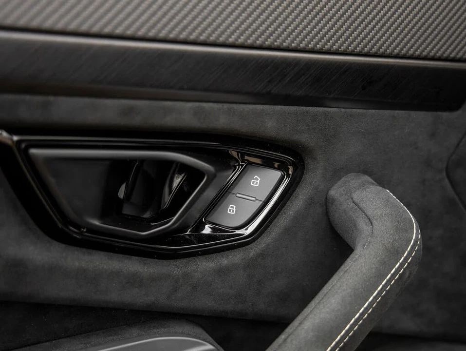 2024 Lamborghini Urus Performante - Image 29 of 31