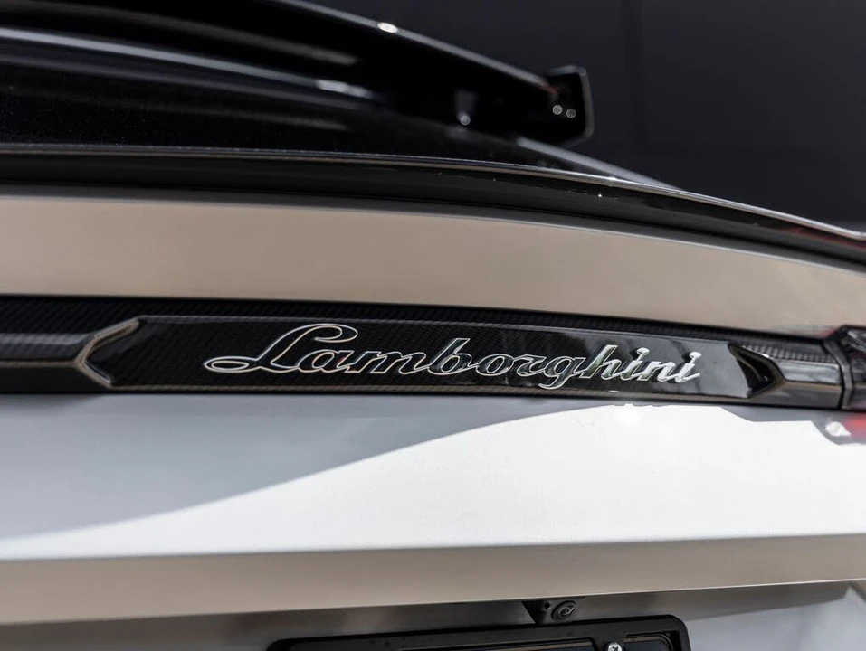 2024 Lamborghini Urus Performante - Image 13 of 31
