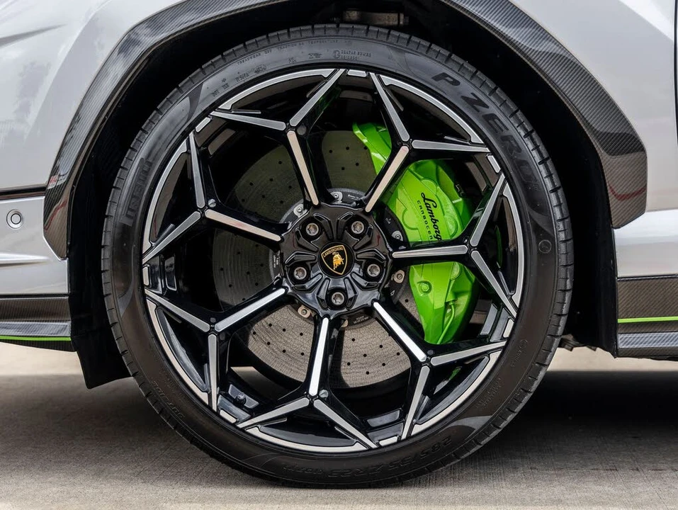 2024 Lamborghini Urus Performante - Image 18 of 31