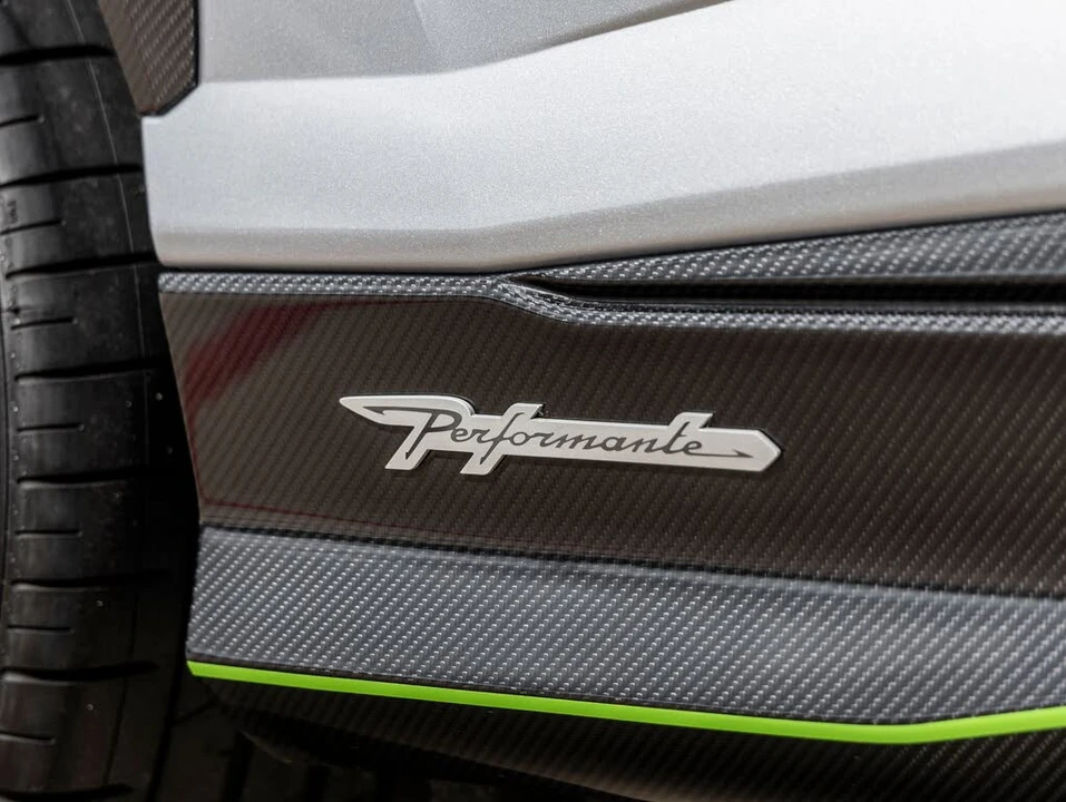 2024 Lamborghini Urus Performante - Image 15 of 31