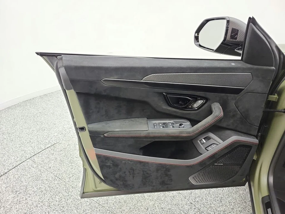 2024 Lamborghini Urus Performante - Image 14 of 29