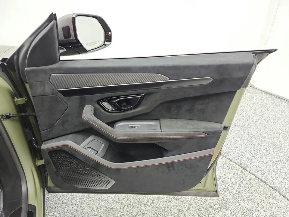 2024 Lamborghini Urus Performante - Image 21 of 29