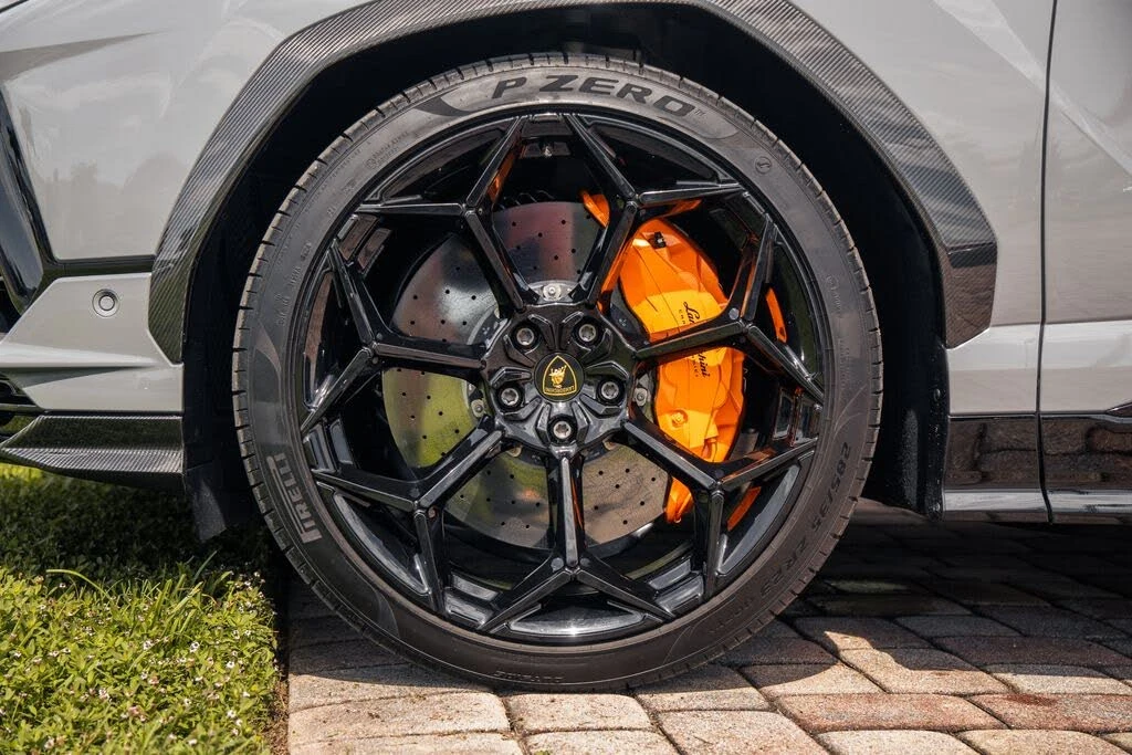 2024 Lamborghini Urus Performante - Image 16 of 31