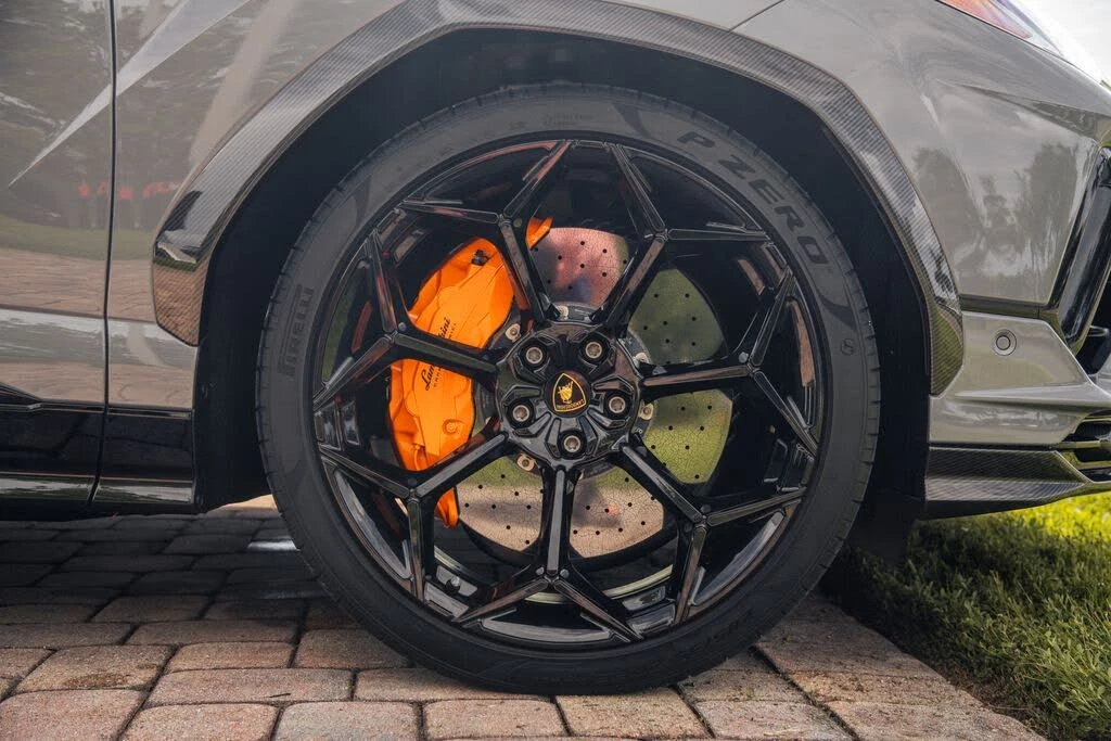 2024 Lamborghini Urus Performante - Image 15 of 31