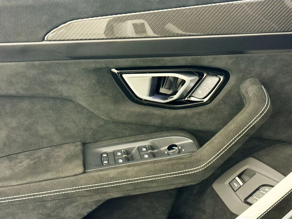 2024 Lamborghini Urus Performante - Image 18 of 31