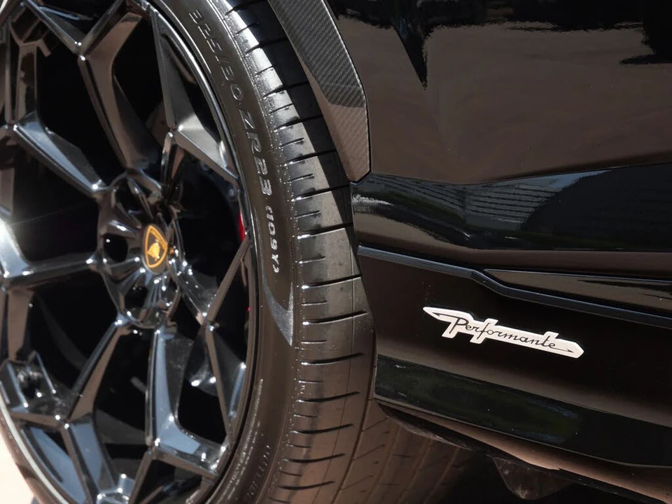 2024 Lamborghini Urus Performante - Image 28 of 31