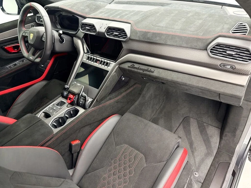 2024 Lamborghini Urus Performante - Image 16 of 31