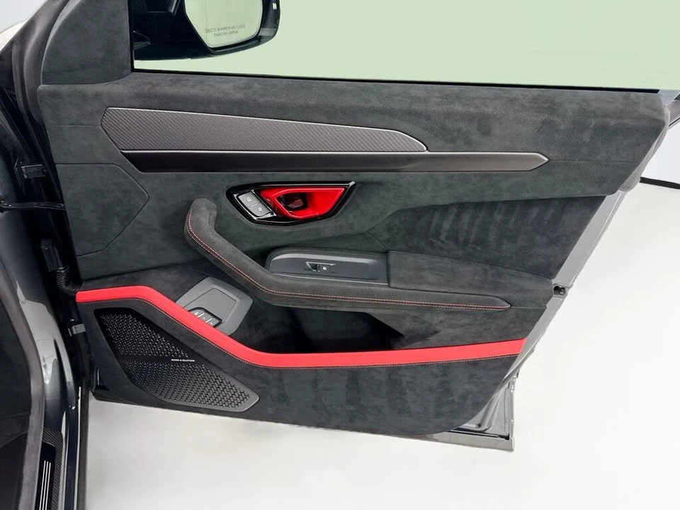 2024 Lamborghini Urus Performante - Image 24 of 31