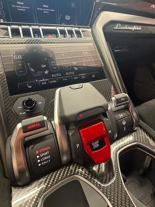 2024 Lamborghini Urus Performante - Image 17 of 31