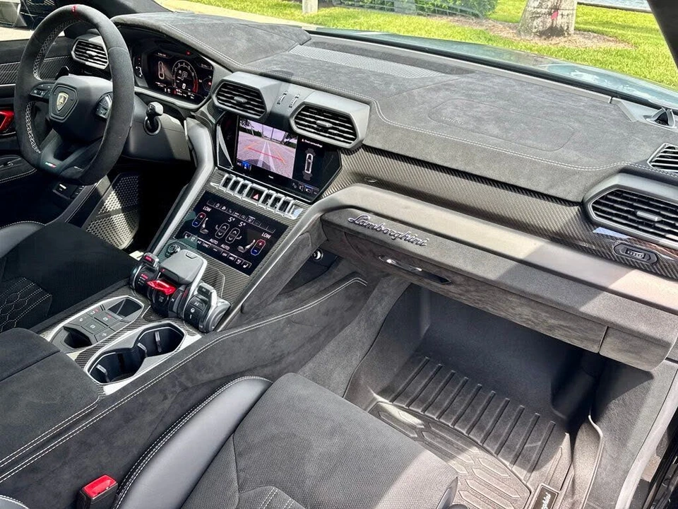 2024 Lamborghini Urus Performante - Image 25 of 31