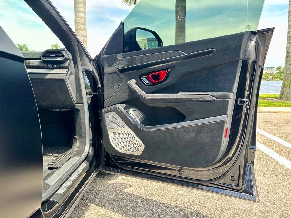 2024 Lamborghini Urus Performante - Image 24 of 31