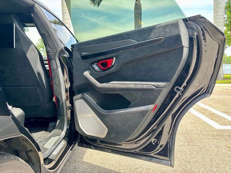 2024 Lamborghini Urus Performante - Image 27 of 31