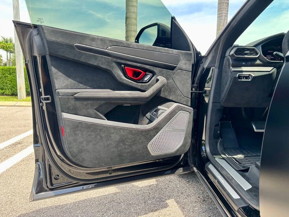 2024 Lamborghini Urus Performante - Image 17 of 31