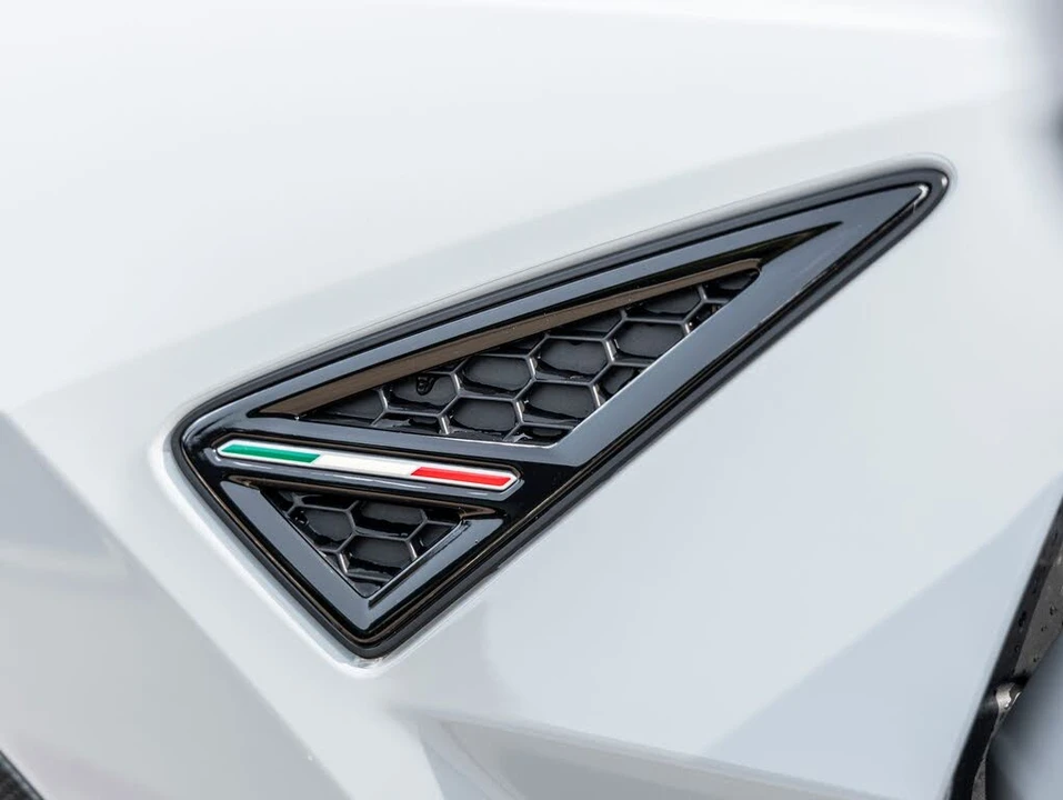 2024 Lamborghini Urus Performante - Image 16 of 31