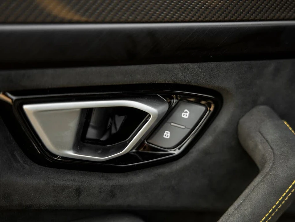2024 Lamborghini Urus Performante - Image 25 of 31