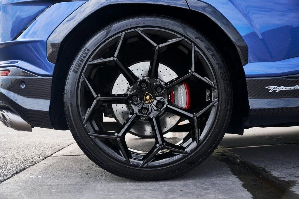 2024 Lamborghini Urus Performante - Image 27 of 31