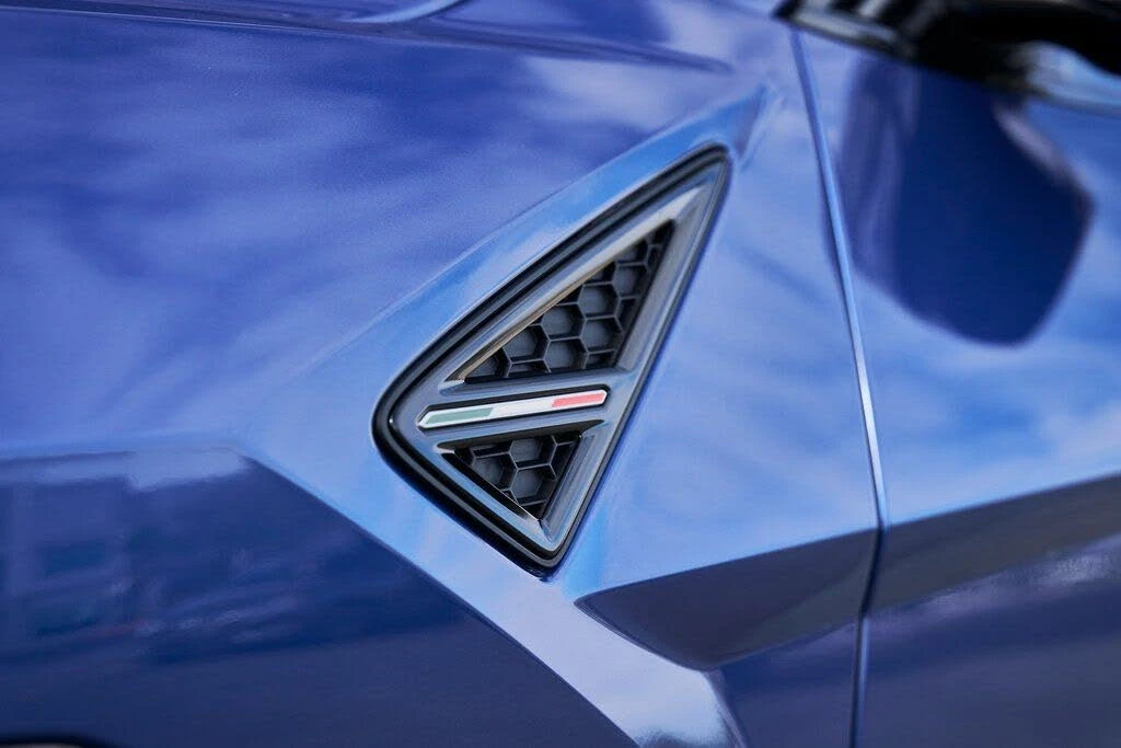 2024 Lamborghini Urus Performante - Image 10 of 31