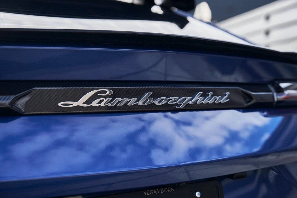 2024 Lamborghini Urus Performante - Image 17 of 31