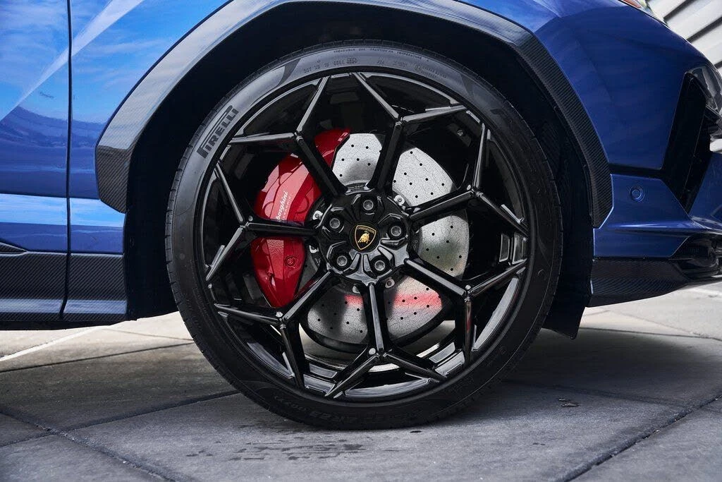 2024 Lamborghini Urus Performante - Image 28 of 31