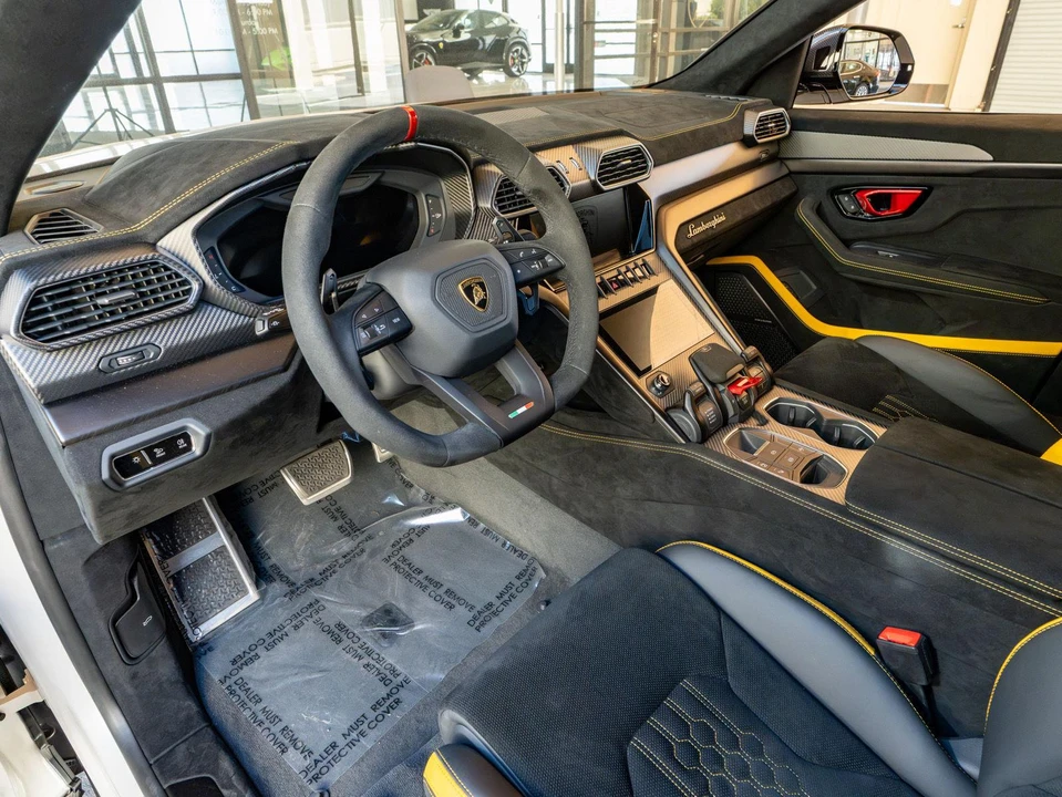 2024 Lamborghini Urus Performante - Image 15 of 31