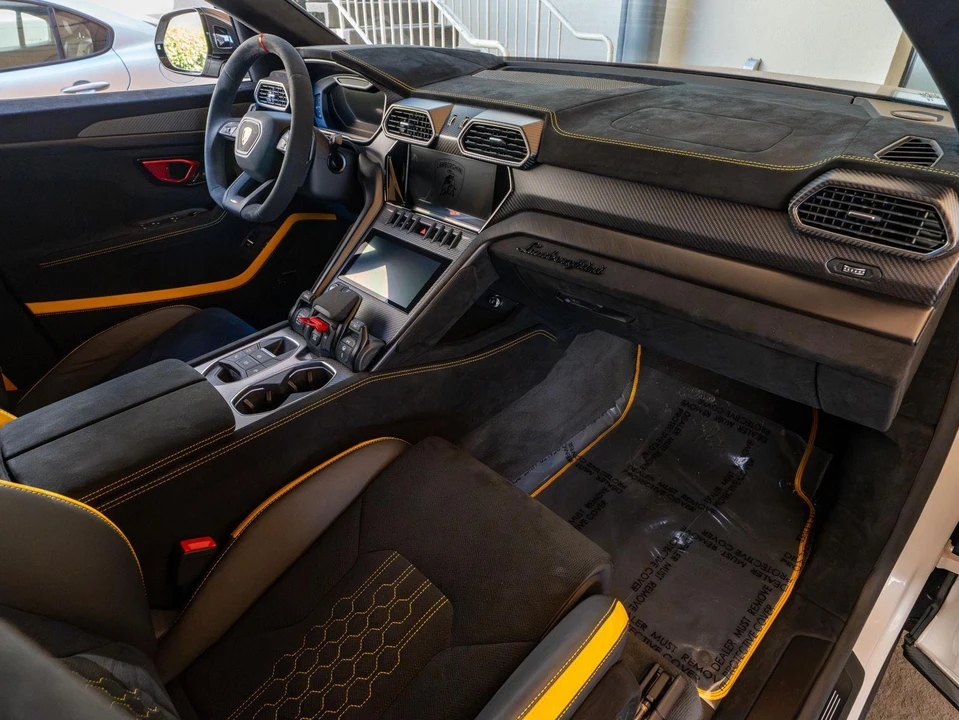 2024 Lamborghini Urus Performante - Image 24 of 31