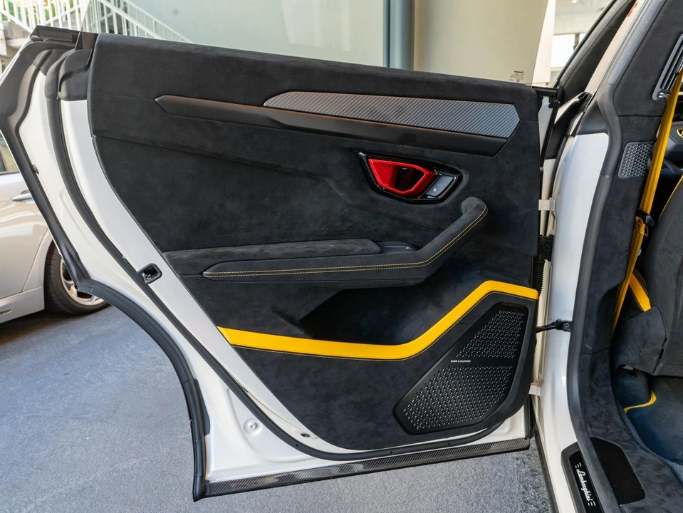 2024 Lamborghini Urus Performante - Image 26 of 31