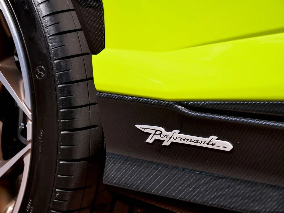 2024 Lamborghini Urus Performante - Image 22 of 31